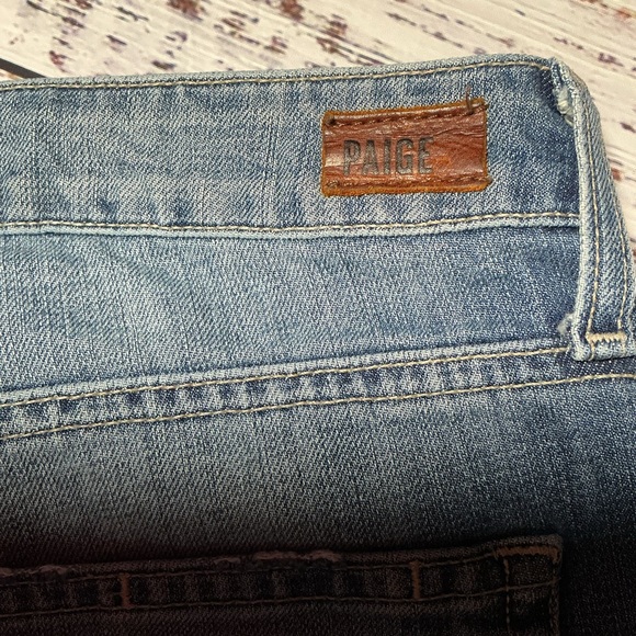 Paige Daryn denim jean shorts in the Izza Deconstructed wash. Size 30. - Picture 6 of 10